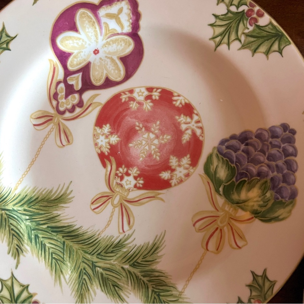 Festive Holiday Dinnerware Set 🎄 - Picture 4 of 5